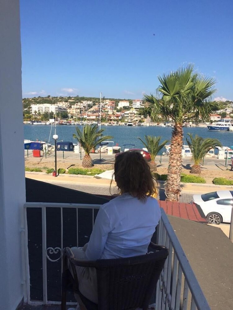 Marina Pansiyon Cesme Hotels Com