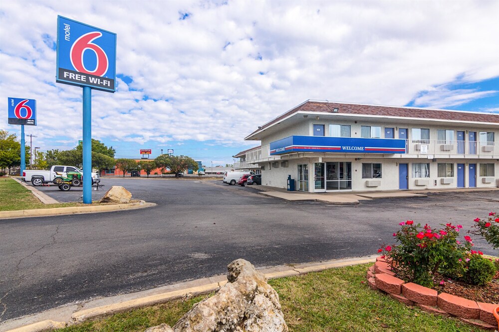 Book Motel 6 Ardmore In Hotels