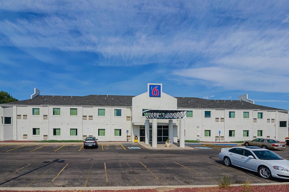 Book Motel 6 Wheatland Wy In Hotels Motel 6 Wheatland Wy Hotel Front