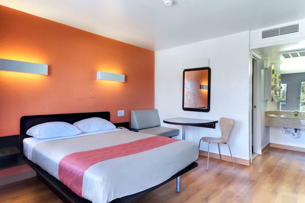 Book Motel 6 Capitol Heights, MD - Washington in Capitol Heights