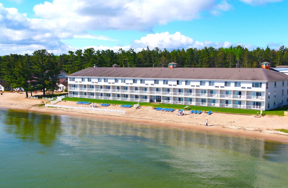 Book Bridge Vista Beach Hotel Convention Center In Mackinaw City Bridge Vista Beach Hotel Convention Center Mackinaw City