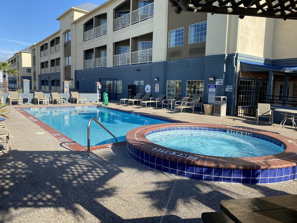 Book Galveston Beach Hotel in Galveston