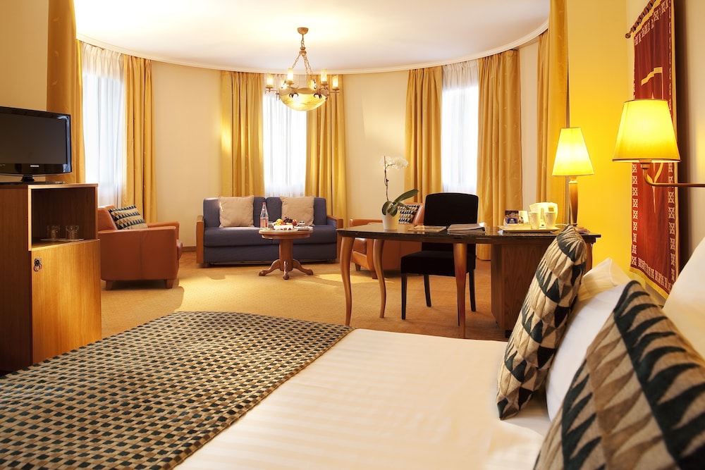 Book Dream Castle Hotel In Magny Le Hongre Hotels Com