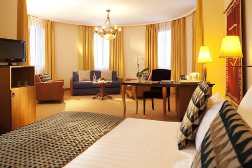 Book Dream Castle Hotel In Magny Le Hongre Hotels Com Book Dream Castle Hotel In Magny Le Hongre Hotels Com