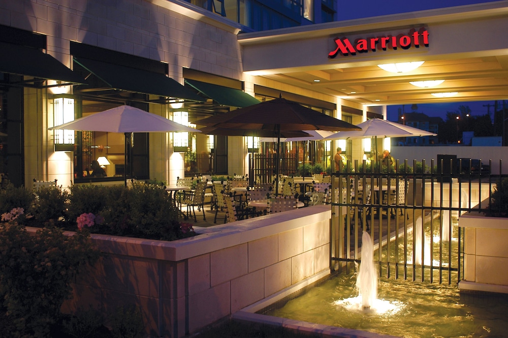 Book Victoria Marriott Inner Harbour In Hotels Victoria Marriott Inner Harbour