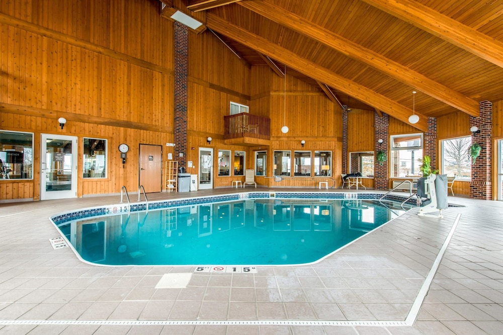 Book Comfort Inn In Weirton Hotels Comfort Inn Weirton Pool