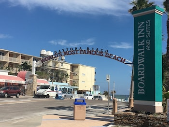 15 Closest Hotels To Boardwalk Amut Area And Pier In Daytona 15 Closest Hotels To Boardwalk Amut Area And Pier In Daytona Beach
