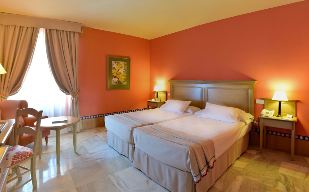 Hotel Alcazar De La Reina En Carmona Hoteles Com