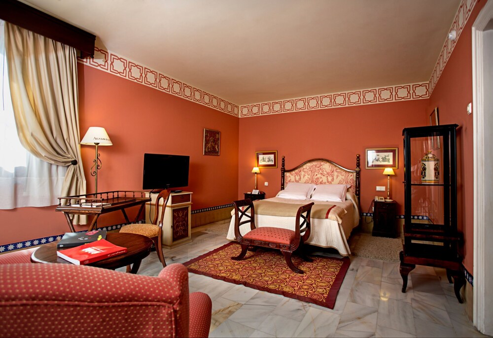 Hotel Alcazar De La Reina En Carmona Hoteles Com