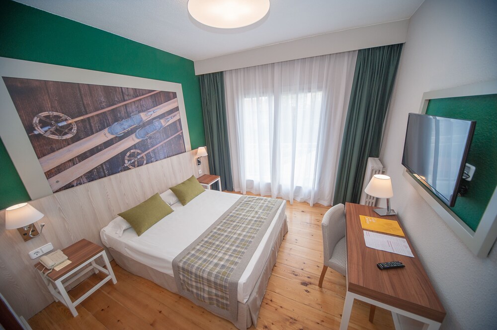 Book Gran Hotel De Jaca In Jaca Hotels Com