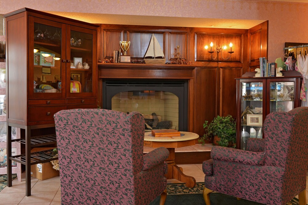 Book Our Guest Inn and Suites - Downtown in Port Clinton ...