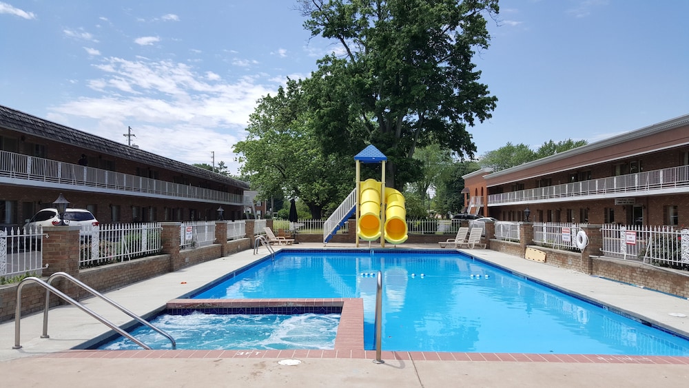 Book South S Inn In Sandusky Hotels South S Inn Sandusky