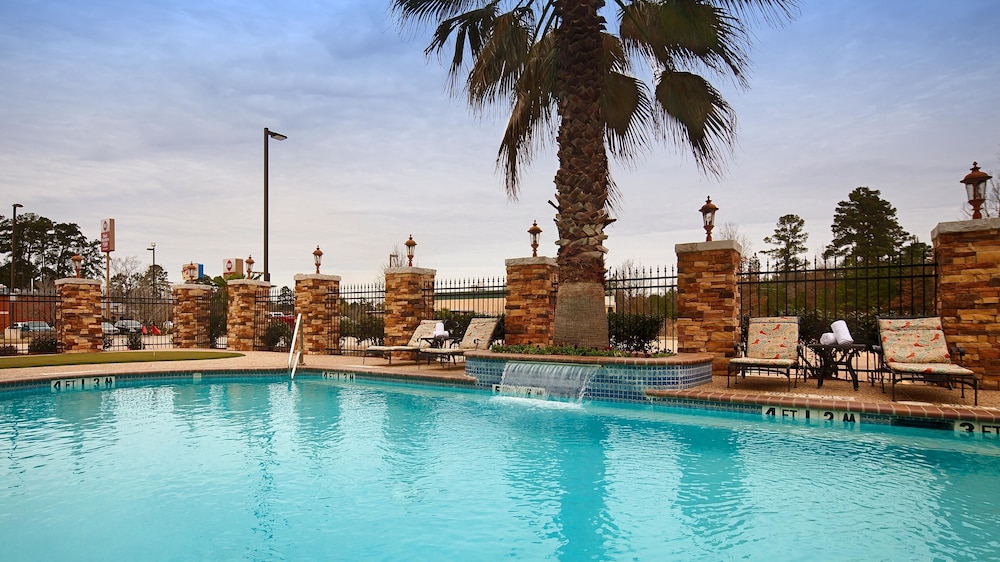 Book Best Western Plus Crown Colony Inn Suites In Lufkin Hotelscom