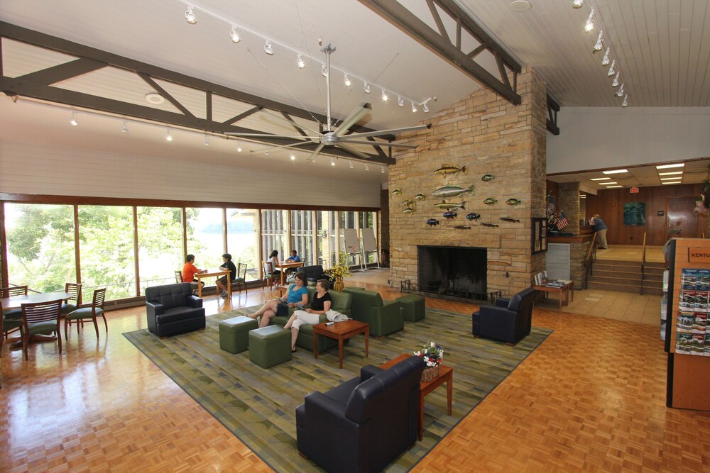 Book Lake Cumberland State Resort Park in Jamestown