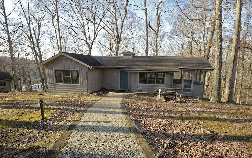 Book Lake Cumberland State Resort Park in Jamestown