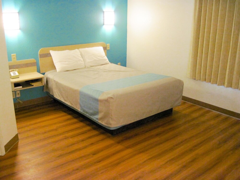 Book Motel 6 Avoca In Hotels
