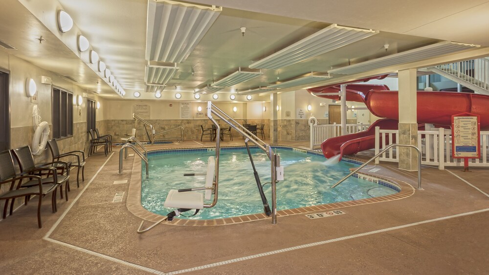 Book Holiday Inn Express Hotel Suites Chanhassen An Ihg Hotel In Chanhassen Hotelscom