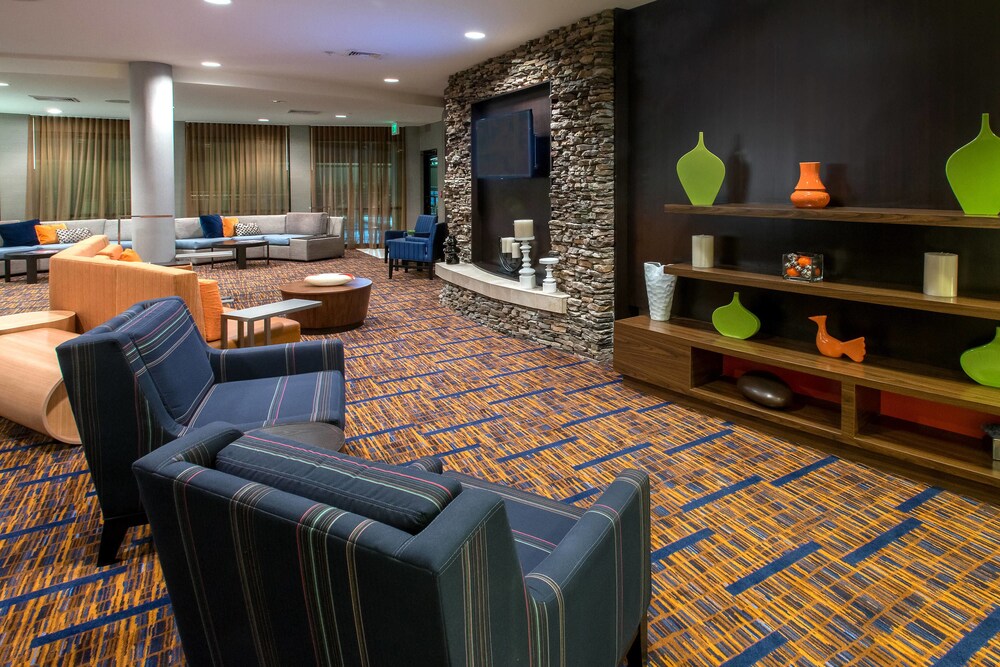 Cm4z0rdkuza Wm All of the spacious guest rooms at the albany courtyard have cable tv and a sony radio. https www hotels com ho224429 courtyard by marriott albany albany united states of america