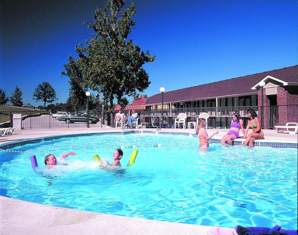 branson mo hotels with indoor and outdoor pools
