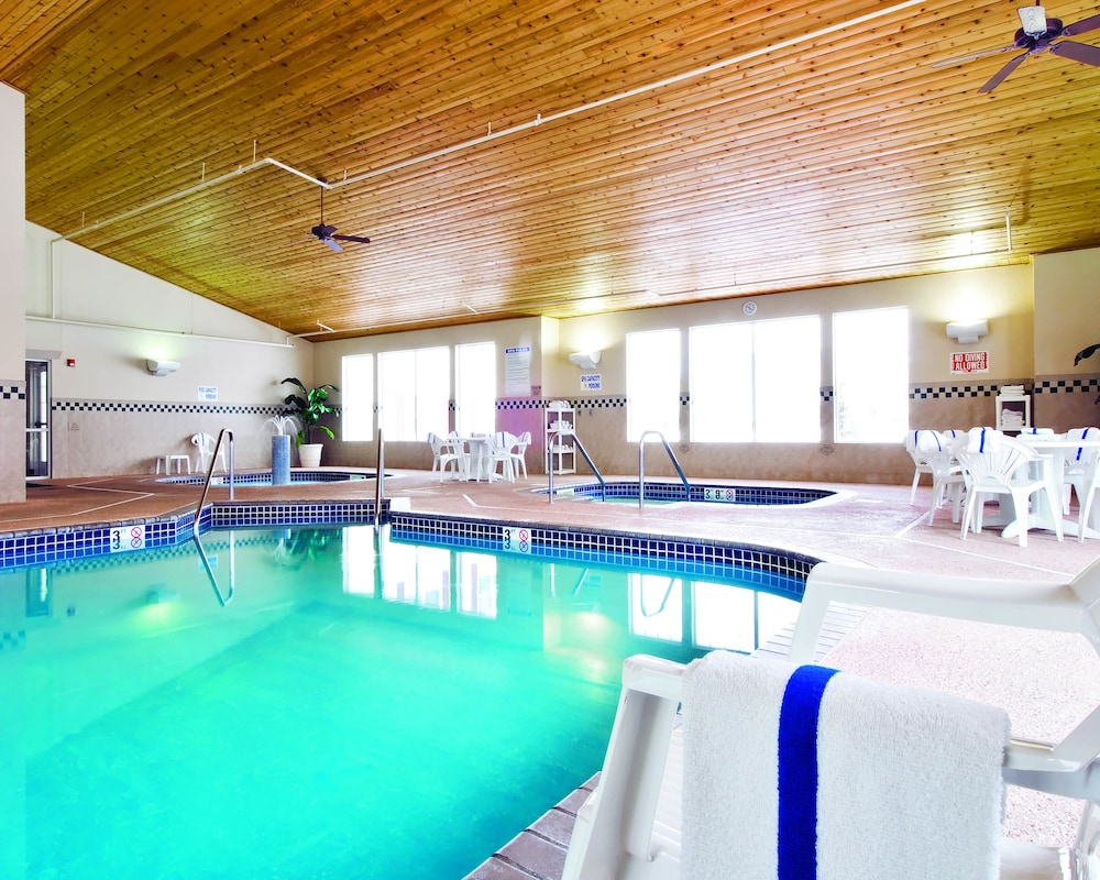 Book Country Inn Suites By Radisson Albertville Mn In Country Inn Suites By Radisson Albertville Mn