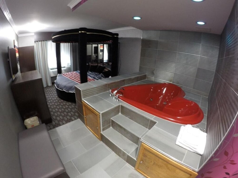 Book Red Carpet Inn Elmwood Park In Elmwood Park Hotels Com