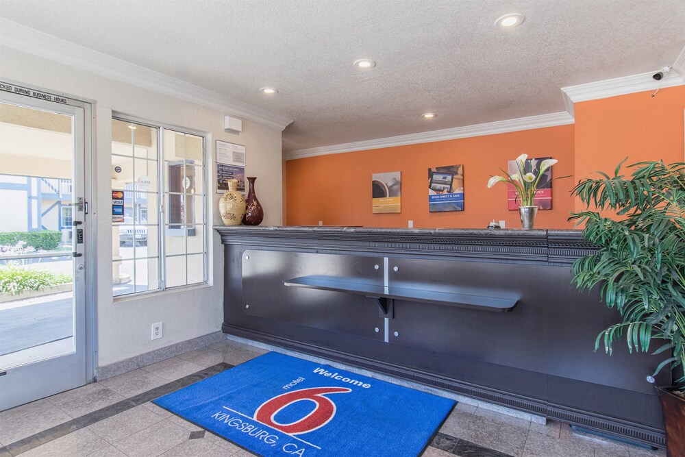 Book Motel 6 Kingsburg Ca In Hotels Motel 6 Kingsburg Ca Lobby