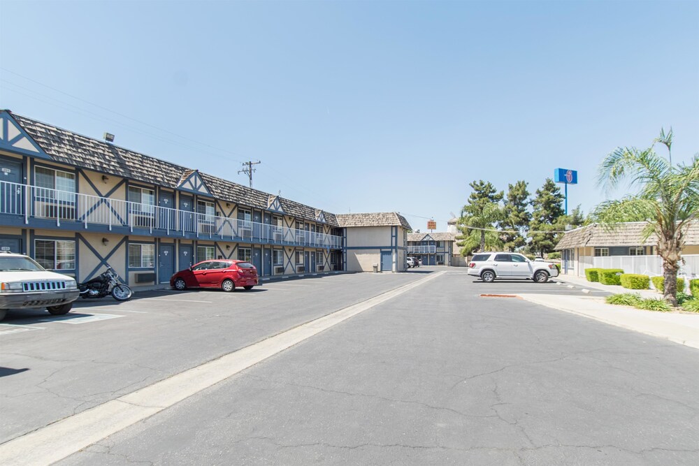 Book Motel 6 Kingsburg Ca In Hotels Motel 6 Kingsburg Ca Hotel Front