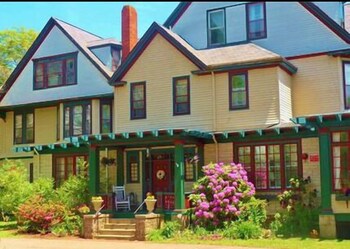 Book Eden Manor In Wakefield Hotels Eden Manor Wakefield