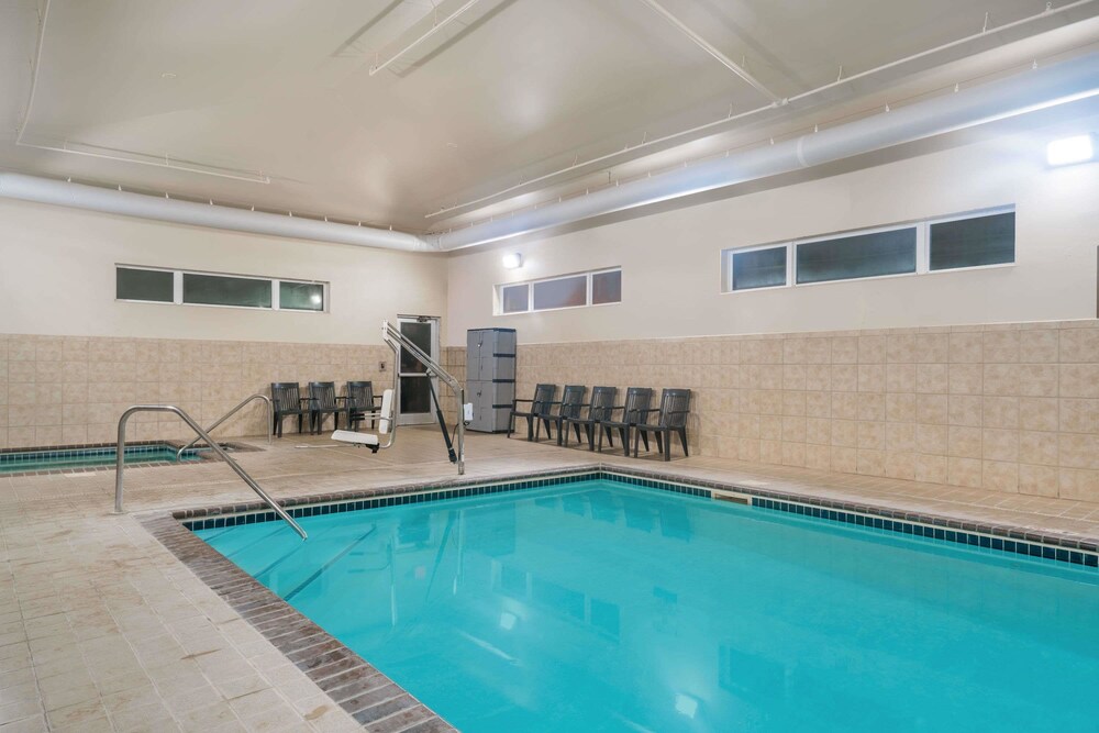 Book Microtel Inn Suites By Wyndham Springfield In Pool