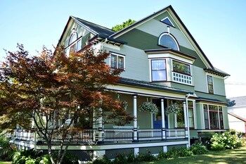 15 Closest Hotels To Skaneateles Lake In