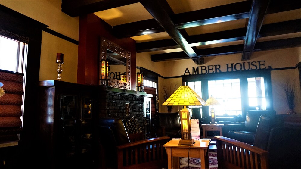 Book Amber House Inn Of Midtown In Sacramento Hotels Amber House Inn Of Midtown Sacramento Lobby Sitting Area