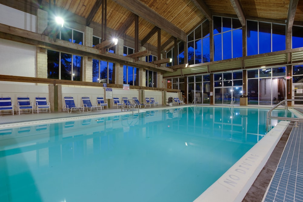 Book Salt Fork Lodge and Conference Center in Cambridge