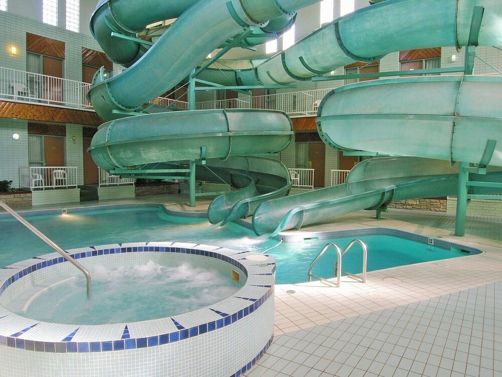Book Tropical Inn In North Battleford Hotels Tropical Inn North Battleford Indoor Spa Tub