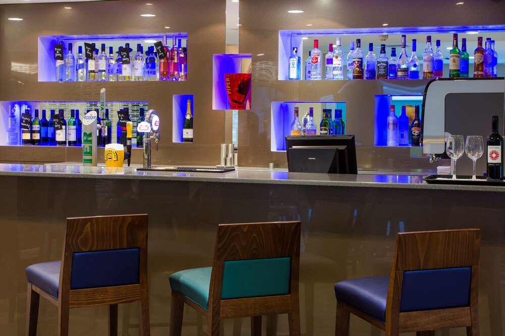 Holiday Inn Express London Earl S Court London Info Photos Reviews Book At Hotels Com