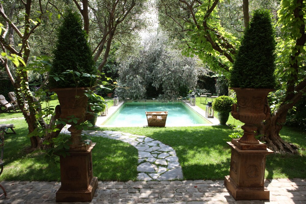 Book Hotel Jardins Secrets In Nimes Hotels Com