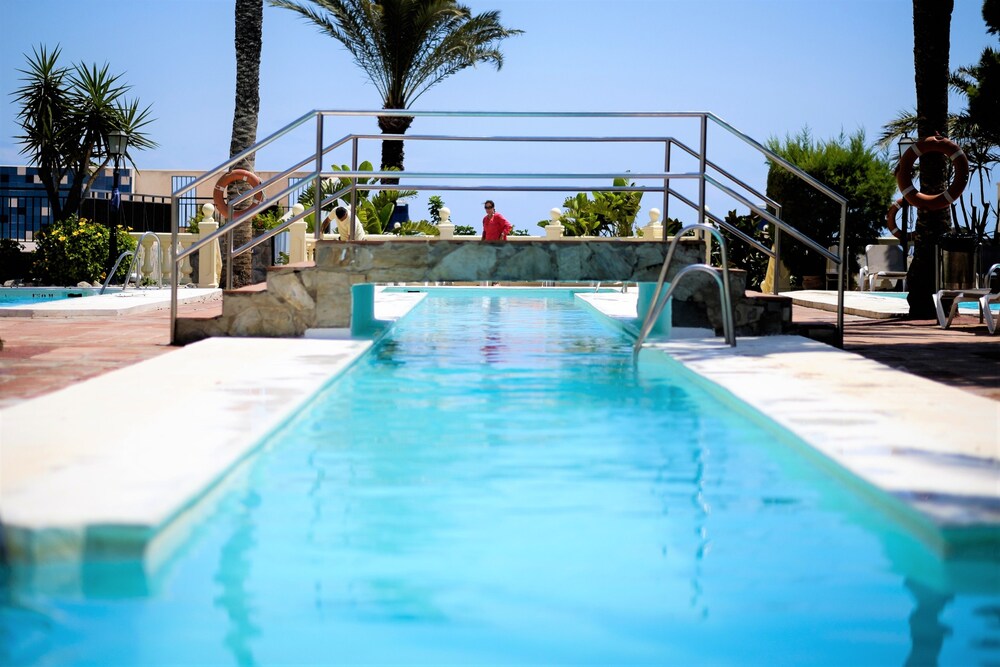 Hotel Portomagno In Roquetas De Mar Hotels Com