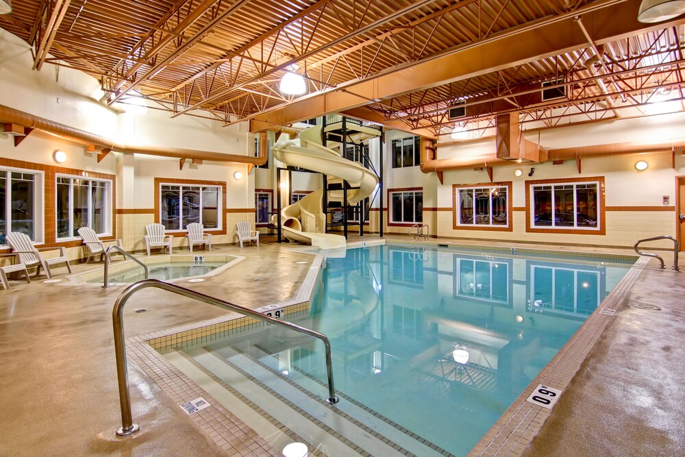 Book Cta Ponoka In Hotels Cta Ponoka Pool