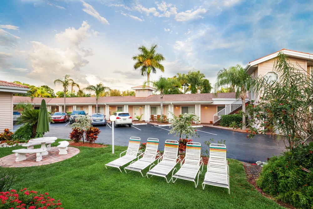 Tropical Beach Resorts In Siesta Key Hotels Com