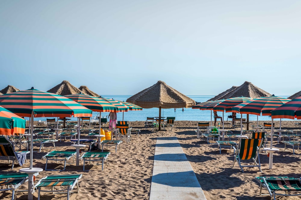 Book Albergo Punta De L'est in