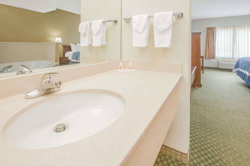 20 Hotel Rooms with Jacuzzi in Mississippi - Anna's Guide