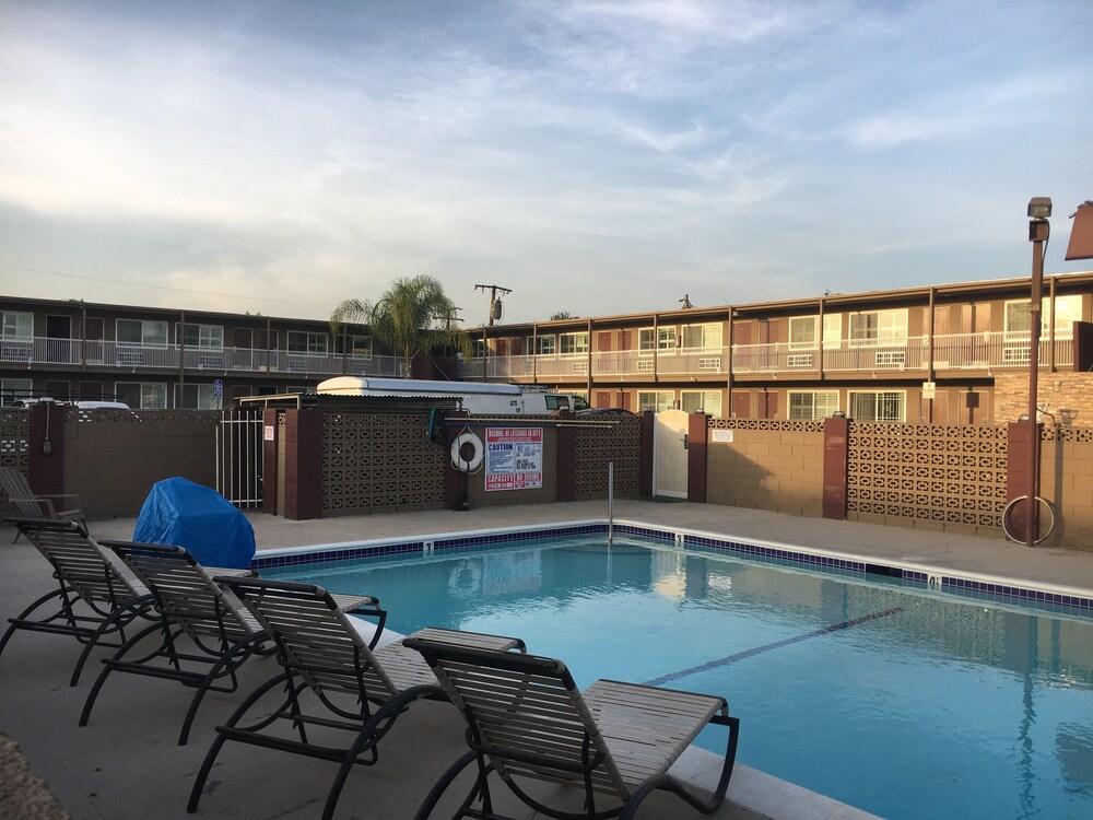 Book Angels Motel Pico Rivera In Los Angeles Hotels Angels Motel Pico Rivera Outdoor Pool