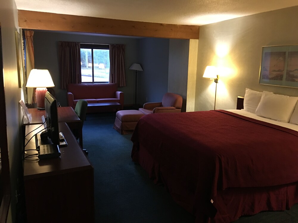 Book Sun Inn Motel In Winthrop Harbor Hotels Sun Inn Motel Winthrop Harbor Suite Smoking Guest Room