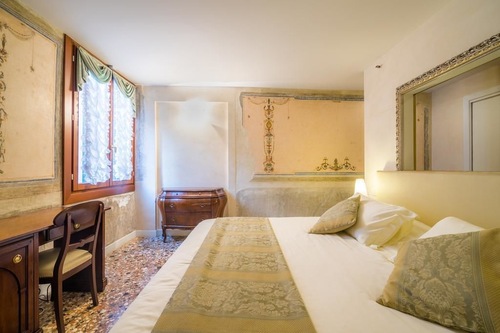 Hotel Palazzo Vitturi Venice Info Photos Reviews Book At Hotels Com