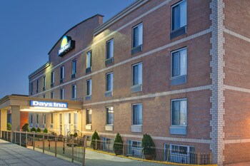 Top 10 Hotels In Elmont New York