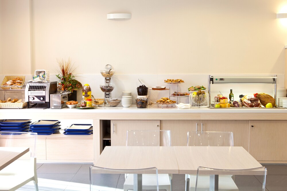 Holiday Inn Express Reggio Emilia Reggio Nell Emilia Italy Reggio Nell Emilia Hotel Discounts Hotels Com