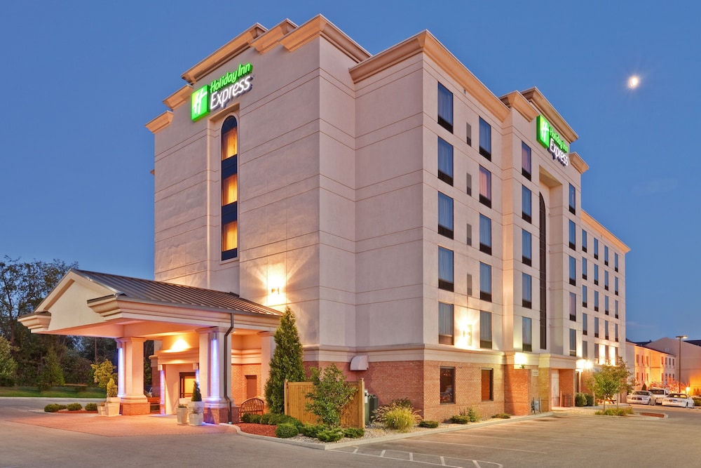 Book Holiday Inn Express Suites Bloomington In Holiday Inn Express Suites Bloomington