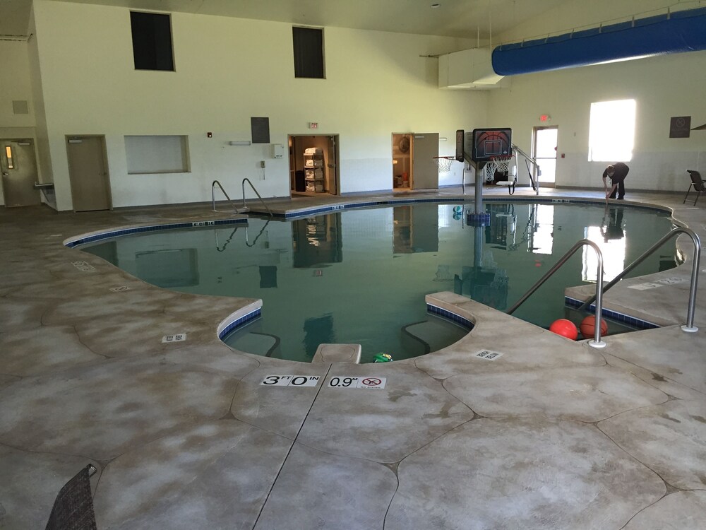 Book Comfort Suites Johnson Creek Conference Center In Fort Atkinson Comfort Suites Johnson Creek Conference Center Pool