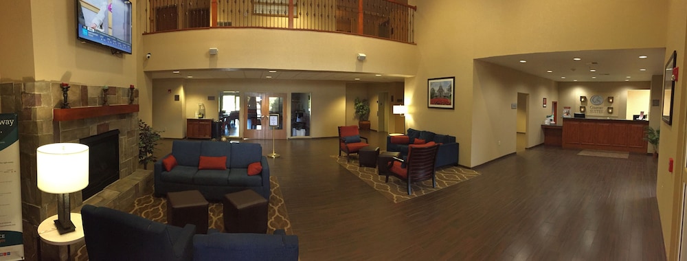 Book Comfort Suites Johnson Creek Conference Center In Comfort Suites Johnson Creek Conference Center Interior Entrance