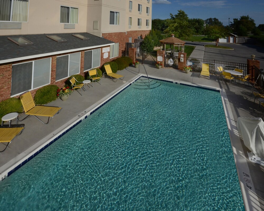 Book Fairfield Inn Suites By Marriott Roanoke Hollinsi-81 In Roanoke Hotelscom