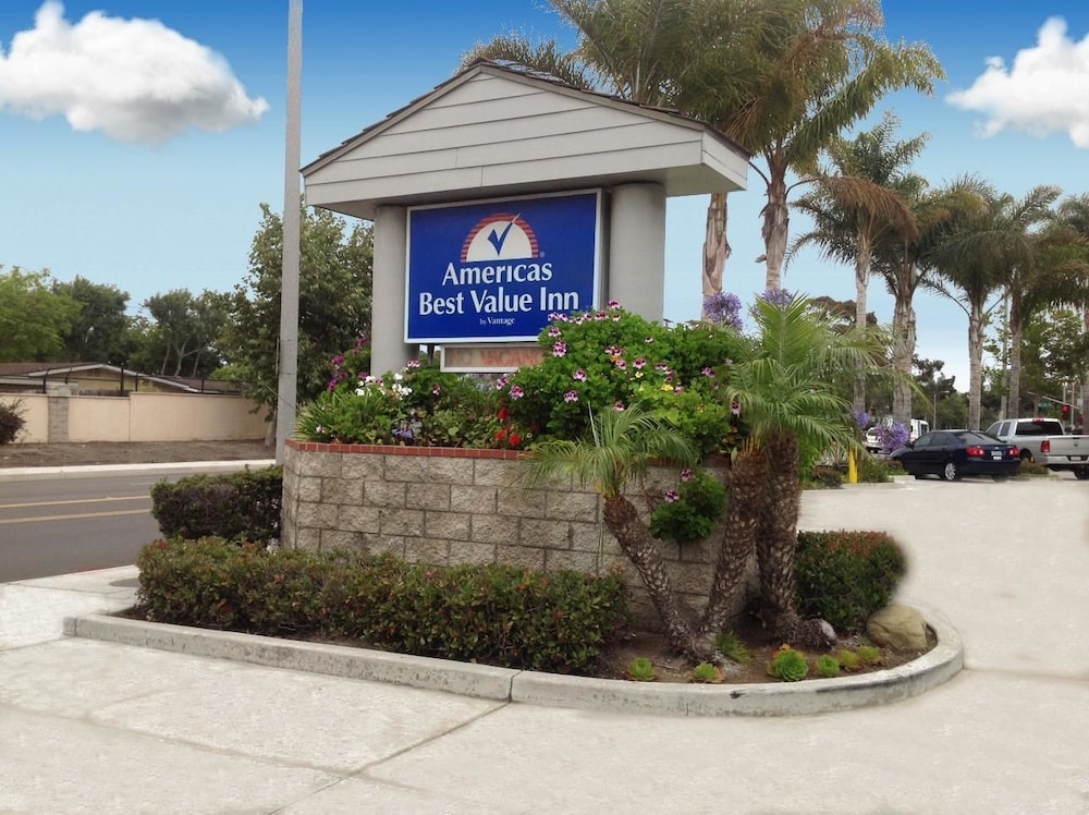 Book Americas Best Value Inn Oxnard Port Hueneme In Americas Best Value Inn Oxnard Port Hueneme Exterior Detail